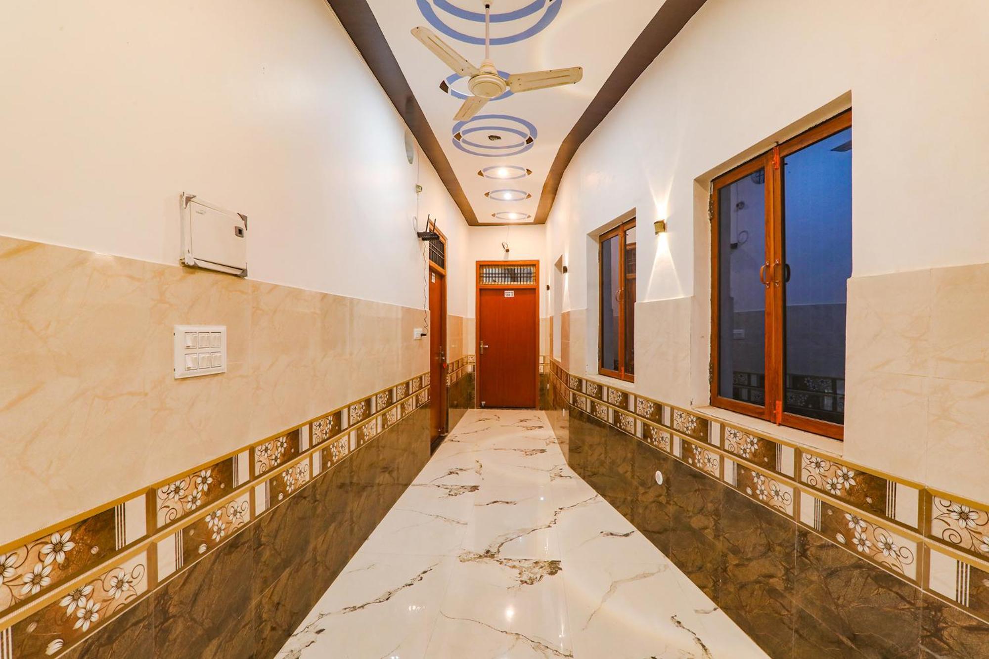 Готель Fabexpress Shree Siya Raman - 500M From Shri Ram Janam Bhumi Ayodhya Екстер'єр фото